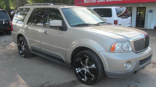 Lincoln Navigator 2004 photo 2