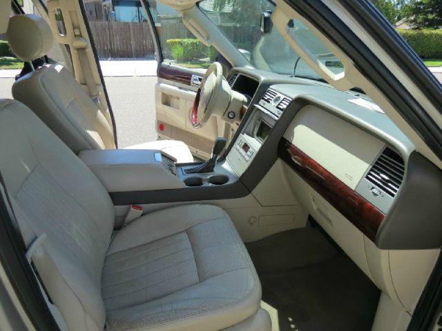 Lincoln Navigator 2004 photo 1