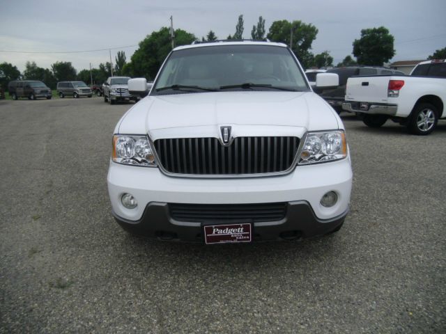Lincoln Navigator 2004 photo 2