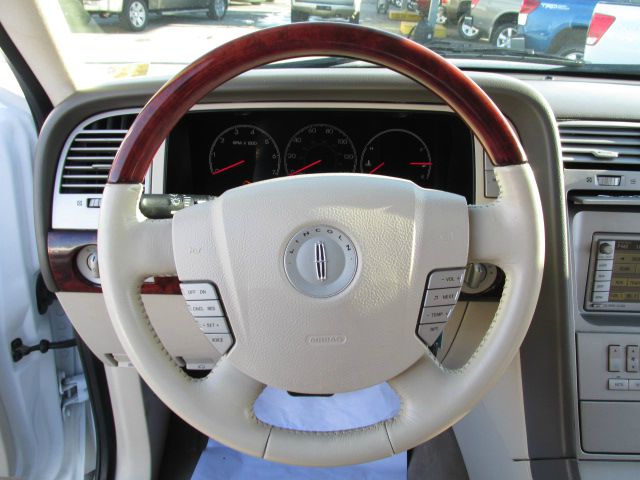 Lincoln Navigator 2004 photo 1