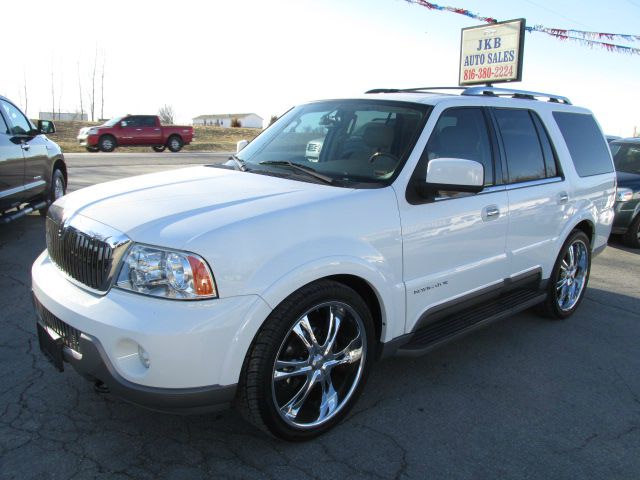 Lincoln Navigator 2004 photo 2