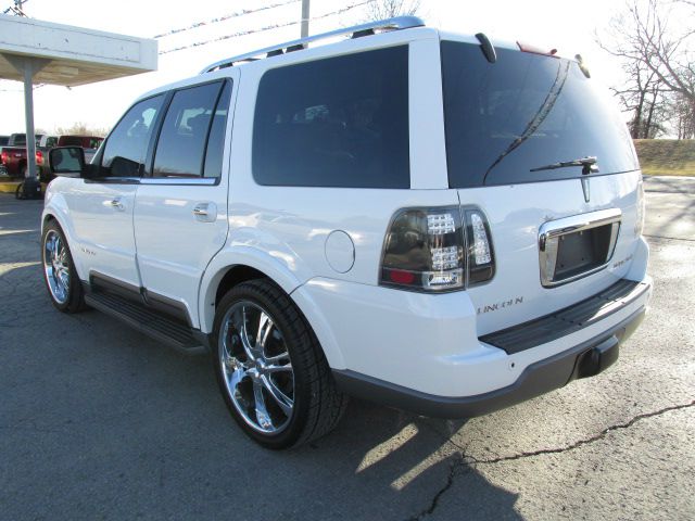 Lincoln Navigator 2004 photo 3