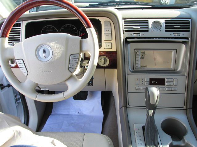 Lincoln Navigator 2004 photo 4