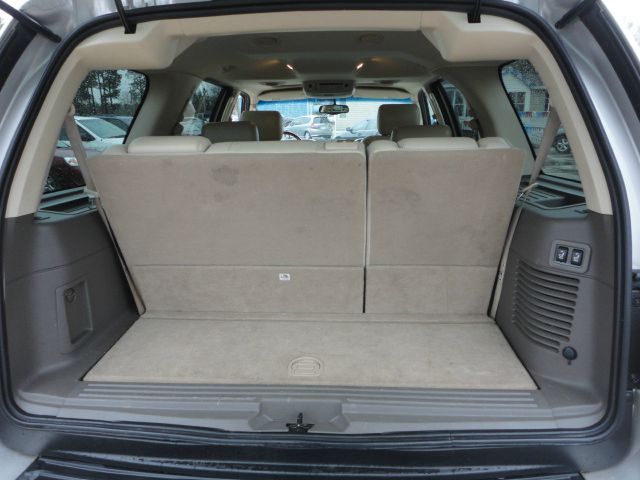 Lincoln Navigator 2004 photo 1