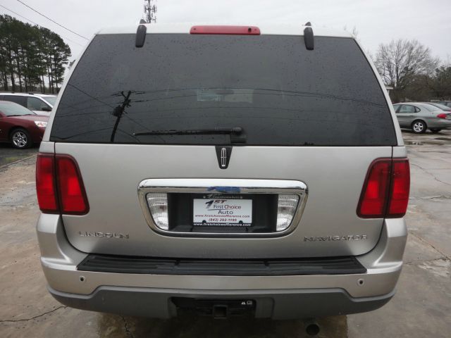 Lincoln Navigator 2004 photo 2