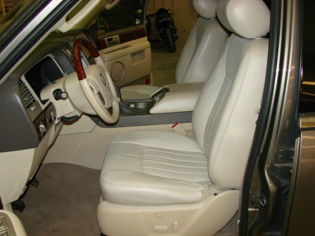 Lincoln Navigator 2004 photo 1