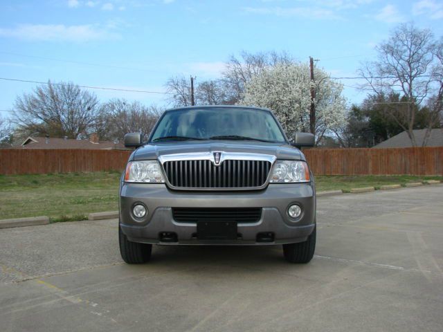Lincoln Navigator 2004 photo 2