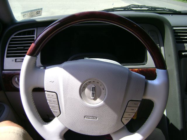 Lincoln Navigator 2004 photo 0