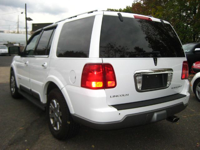 Lincoln Navigator 2004 photo 2