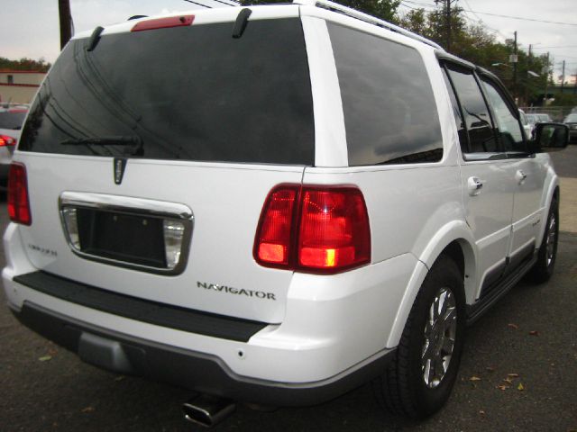 Lincoln Navigator 2004 photo 3