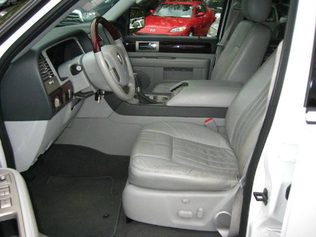Lincoln Navigator 2004 photo 4