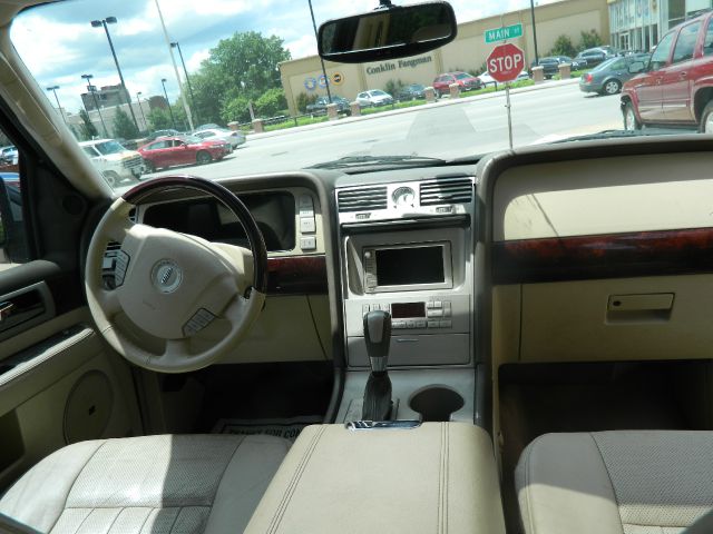 Lincoln Navigator 2004 photo 10