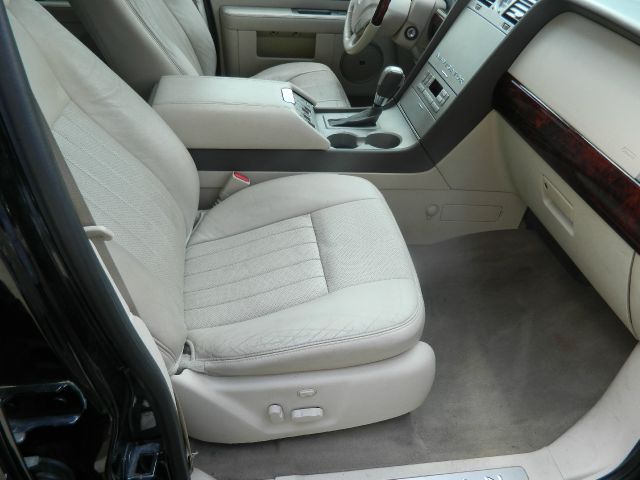 Lincoln Navigator 2004 photo 11