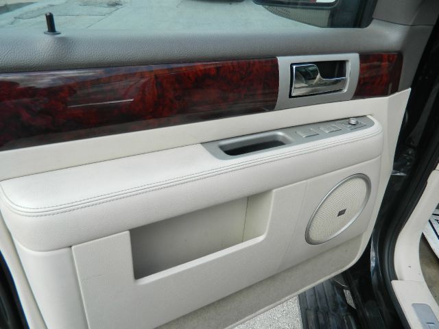 Lincoln Navigator 2004 photo 12