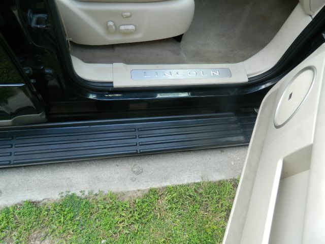 Lincoln Navigator 2004 photo 17