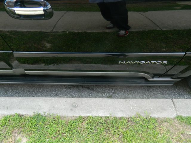 Lincoln Navigator 2004 photo 3