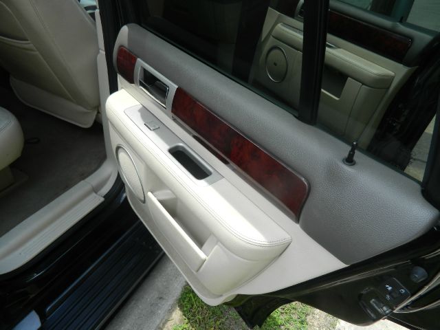 Lincoln Navigator 2004 photo 4