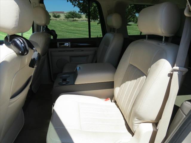 Lincoln Navigator 2004 photo 1