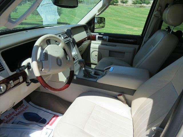 Lincoln Navigator 2004 photo 2