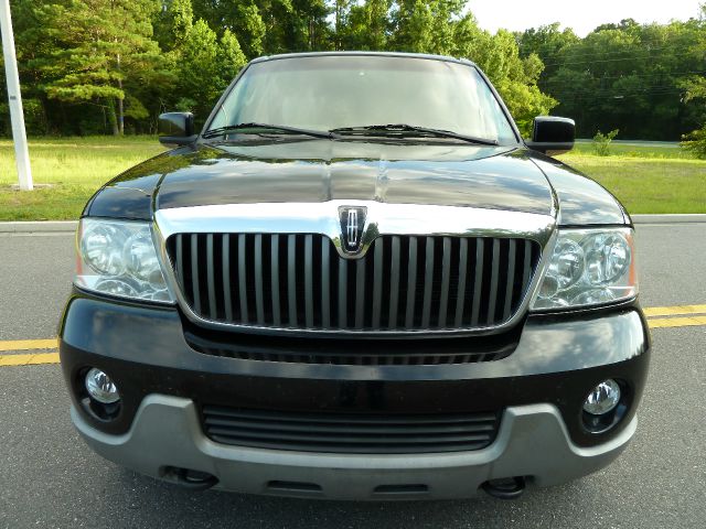 Lincoln Navigator 2004 photo 2