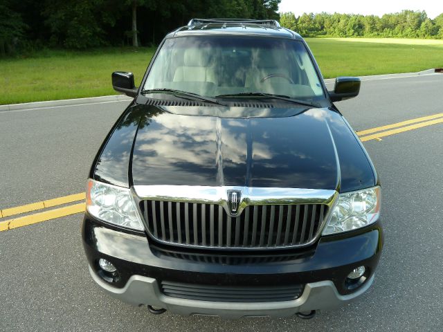 Lincoln Navigator 2004 photo 3