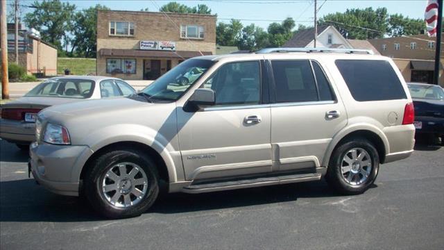 Lincoln Navigator 2004 photo 2