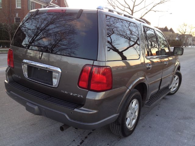 Lincoln Navigator 2004 photo 2