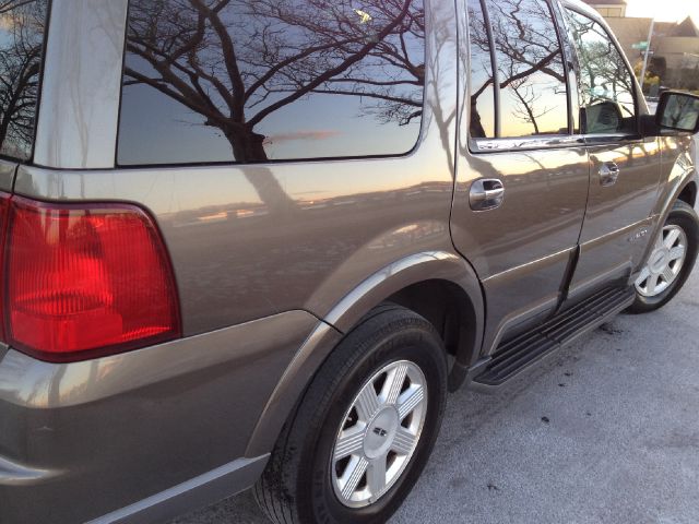 Lincoln Navigator 2004 photo 4