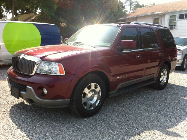 Lincoln Navigator 2004 photo 2