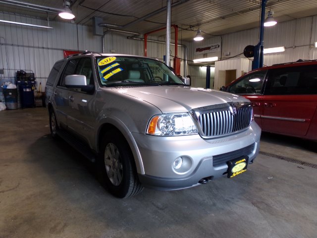 Lincoln Navigator 2004 photo 2