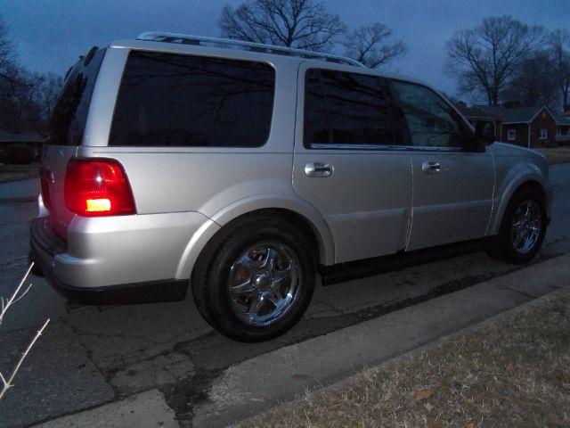 Lincoln Navigator 2005 photo 1