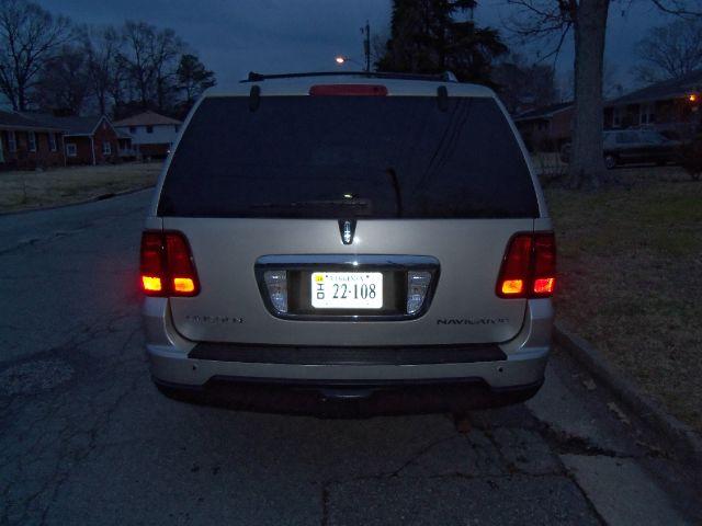 Lincoln Navigator 2005 photo 2