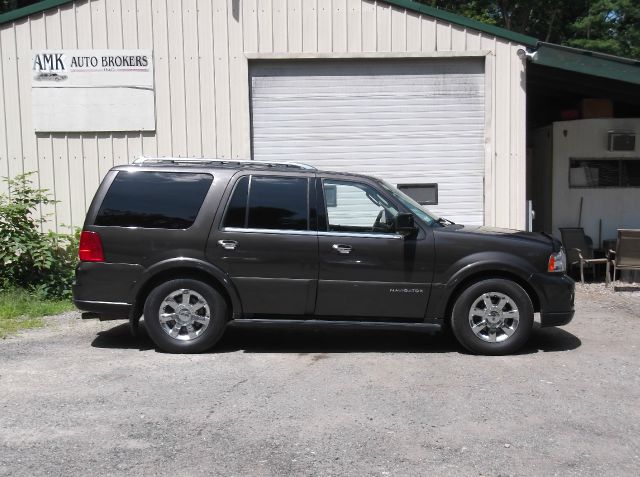 Lincoln Navigator 2005 photo 1