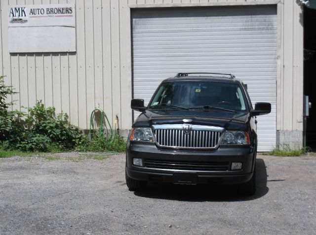Lincoln Navigator 2005 photo 2