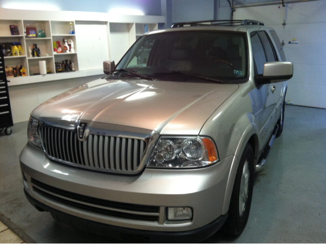 Lincoln Navigator 2005 photo 2