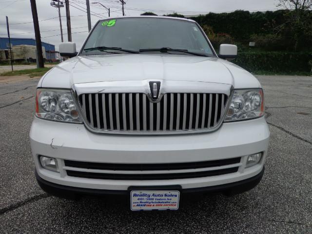 Lincoln Navigator 2005 photo 3