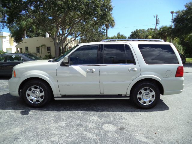Lincoln Navigator 2005 photo 1