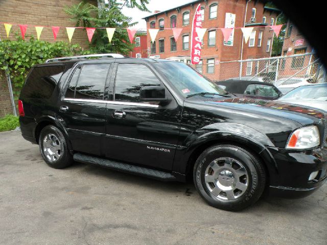 Lincoln Navigator 2005 photo 2