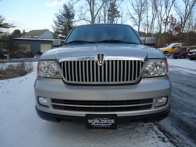 Lincoln Navigator 2005 photo 2