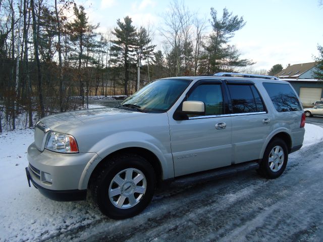 Lincoln Navigator 2005 photo 3