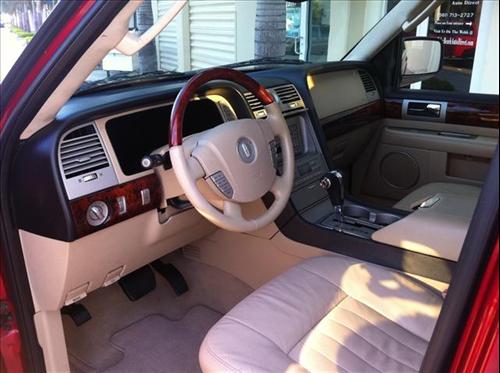 Lincoln Navigator 2005 photo 1