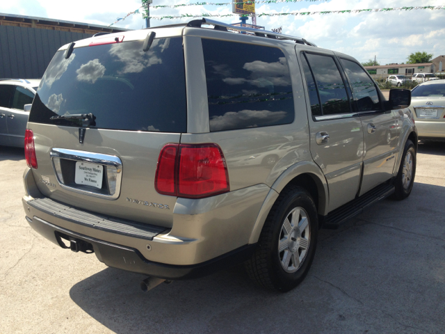 Lincoln Navigator 2005 photo 1