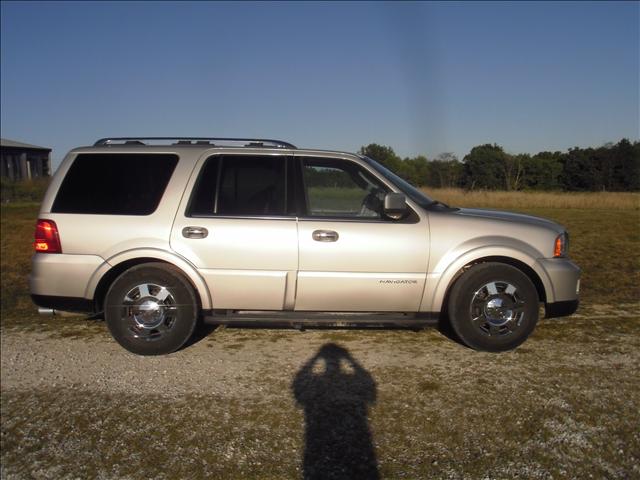 Lincoln Navigator 2005 photo 2
