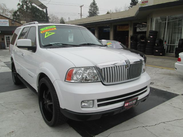 Lincoln Navigator 2005 photo 2