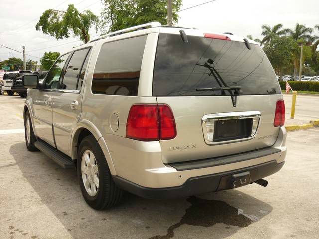 Lincoln Navigator 2005 photo 12