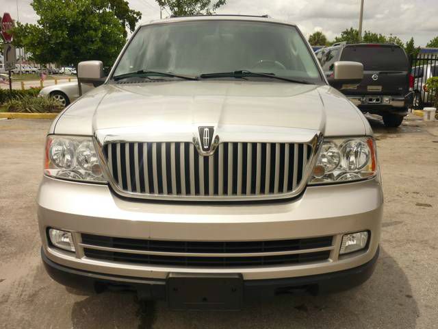 Lincoln Navigator 2005 photo 13