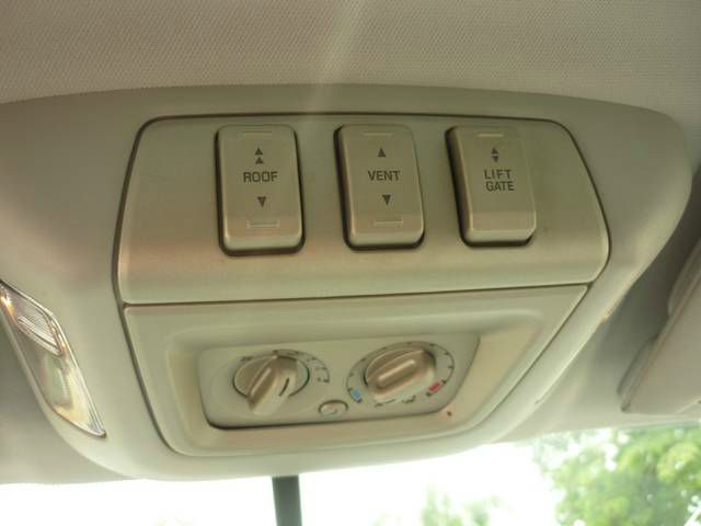 Lincoln Navigator 2005 photo 2