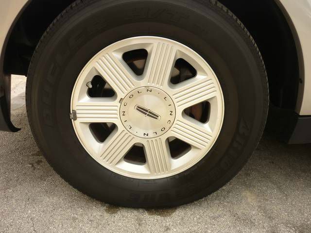 Lincoln Navigator 2005 photo 8