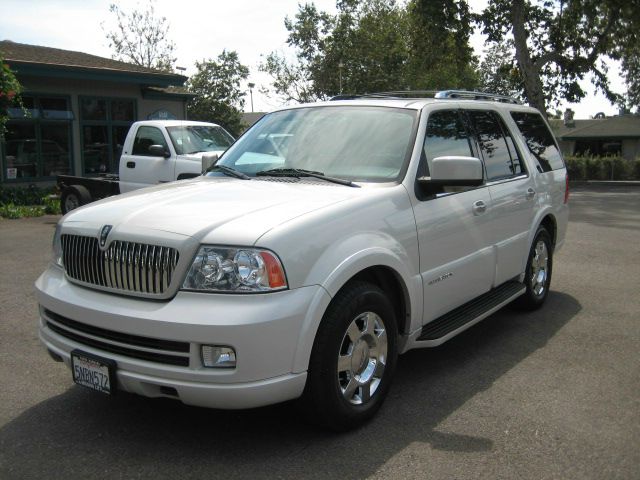 Lincoln Navigator 2005 photo 1