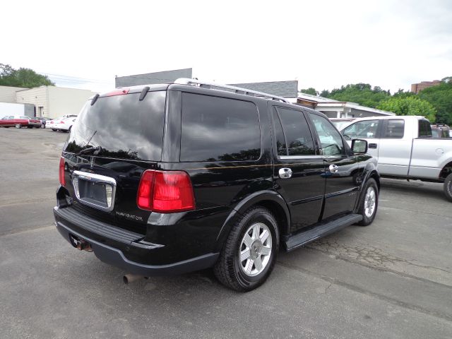 Lincoln Navigator 2005 photo 1
